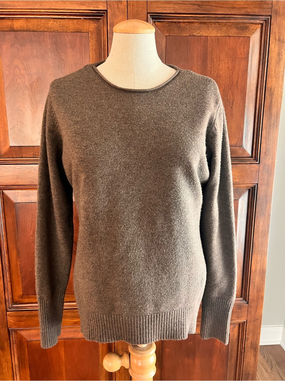 RENUAR Chocolate Brown Crewneck Sweater - Size Large